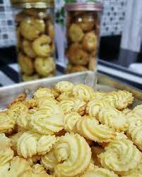 Gula halus (3 sudu besar) esen vanila (1 sudu kecil) telur kuning (1 biji) tepung gandum (1 1/2 cawan) baking soda (1/2 sudu kecil) tepung beras. Resepi Biskut Butter Mudah Sukatan Cawan