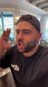 @Sal I don’t think she liked it too much 😂 YOU WANTA CORNER OR A SIDE  #pizza #italian #italianmom