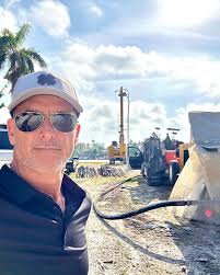 Miami Beach Development swiftly coming alive. #miamibeachwaterfront  #miamibuilders #venetianislandsmiami #miamiwaterfronthomes  #miamibeachliving @berrydesignstudioinc @bobbyc9