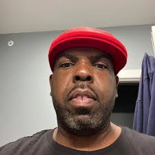 Daniel Hoare's Instagram, Twitter & Facebook