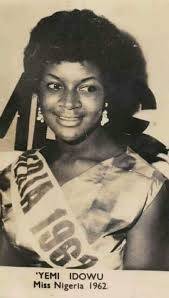 An Okun lady from Isanlu in Kogi State was the 1st Miss Nigeria in 1957  displaying her won prize.