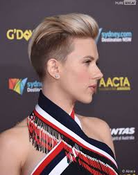 Coiffure femme | modèles de coiffures 2015. Scarlett Johansson Se Rase Le Crane Une Coupe De Cheveux A La Miley Cyrus Purebreak