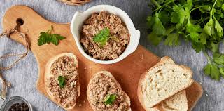 Per la base potete utilizzare pane bianco, pane in cassetta, pancarrè o dei semplici crostini, e poi il tonno da mescolare alla maionese: Ricette Antipasti Crostini Con Antipasti Di Tonno Aldi