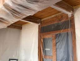 Holzdecken Weiss Streichen Oder Lackieren Es Lohnt Sich Sehr Mit Jansen Hdf Holzdeckenfarbe In 2020 Holzdecke Weiss Holzdecken Holz