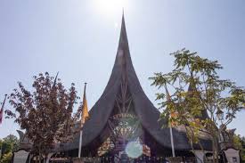 The largest theme park in holland, efteling boasts a large array of classic attractions along with a sprinkling of modern thrill rides. Efteling Theme Park An Englishmen S Guide To The Efteling