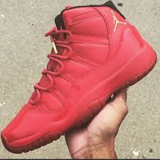 Black And Red Jordans High Tops Pin By Aesthetic Nai On Sneaker Sneakers Men Fashion Shoes Sneakers Jordans Jordan Basketball Shoes