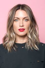 Kim kardashian et anne hathaway l'ont adopté. Le Carre Long Les Conseils Coiffure De Anh Co Tran