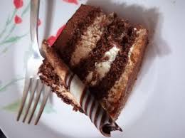 Il pan di spagna è la ricetta base indispensabile per la creazione di torte da farcire con morbide creme di ogni gusto. Ricetta Torta Ai 3 Cioccolati Con Pan Di Spagna Al Cioccolato Dolcidee