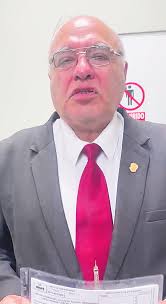 INICIAN RECOLECCIÓN DE FIRMAS PARA VACARLO POR INEPTO PARA EL SILLÓN  MUNICIPAL