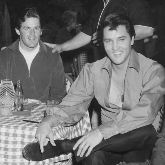 Jerry Schilling with a friend, 1965. : r/Elvis