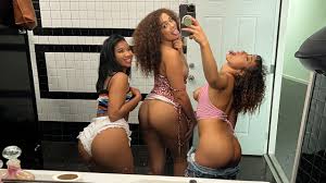 Sneaky Lesbians Flash Tits Then Fuck with Kira Perez, Willow Ryder, Ameena  Green| We Live Together