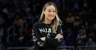 Find out the reason why olivia and her partner of many years, jason sudeikis, reportedly broke up. Olivia Wilde Wore Harry Styles Eliou Pearl Necklace
