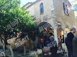 Η γραμμή 420 συνδέει τον δήμο με τον άξονα της ε.ο. Ayto Einai To Metoxi Toy Panagioy Tafoy Stoys Propodes Ths Akropolhs Fwto