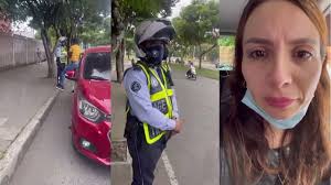 Tránsito detuvo a mujer que llevaba a abuelo en grave estado; él murió