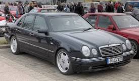 Mercedes-Benz E-Class (W210) - Wikipedia