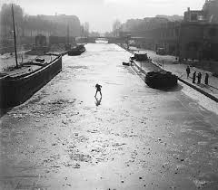 Canal Saint Martin Gele Paris Ca 1960 By Izis Bidermanas Decouvrir Paris Histoire De Paris Paris