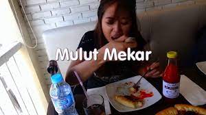 Phd hadir untuk melayani kebutuhan dan gaya hidup masyarakat masa kini dengan memberikan solusi delivery makanan atas kondisi jalan yang macet, musim hujan, kesibukan di kantor bahkan untuk menemani kebersamaan bersama keluarga di rumah. Trik Trik Cara Makan Pizza Youtube