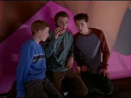 Francis, l'aîné, envoyé dans une école militaire après une bêtise de trop, reese, une. Malcolm In The Middle Billboard Tv Episode 2005 Imdb