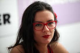 En los últimos días habían aparecido rayados en muros de la. Video Camila Vallejo Muestra Sus Mejores Pasos De Reggaeton En Adelanto Del Ultimo Clip De