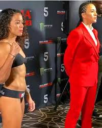 Sabriye şengül mma de nakavt olduktan sonra rakibine come to kickboxing dedi. Survivor Dan Tanidigimiz Sabriye Dunyanin En Buyuk Mma Organizasyonlarindan Birinde Kafese Cikiyor Onedio Com