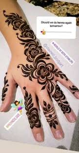 Natural Henna Looks Like Green Buttercream Frosting Not A Red Or Black Or Blue Gel Plant Paste Look In 2020 Khafif Mehndi Design Latest Mehndi Designs Mehndi Designs