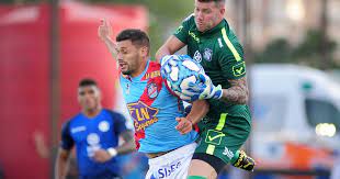 Arsenal sarandi takımında marcos curado faul yapıyor. T Aguante Con Nueve