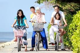 Apakah anda ingin hubungan keluarga anda semakin harmonis dan akrab? Tips Mengeratkan Hubungan Kekeluargaan
