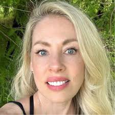 In a recent article for Oprah Daily, writer Lia Higgins recounts her battle  with postpartum depression following a traumatic birth experience—and her  path to healing through ketamine therapy.