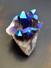 Flame Aura Quartz Carries An Extremely High Energy To Remove Blockages Especially Those Impeding Creati Crystals And Gemstones Crystals Minerals And Gemstones