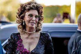 Sophia loren, nome d'arte di sofia villani scicolone (roma, 20 settembre 1934), è un'attrice cinematografica italiana. Eterna Sophia Loren La Diva Oggi Compie Gli Anni La Domenica Settimanale