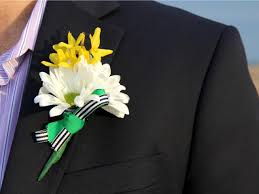 Whether you are looking for something simple , like a greenery bout or a small floral. How To Make A Groom S Wedding Boutonniere How Tos Diy