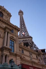 L Hotel Paris Vue Sur Le Palais Du Louvre Et La Tour Eiffel Hotel Paris Le Palais Hotel A Theme