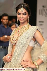 Golden Girl Deepika In A Saree Bollywood Fashion Deepika Padukone Style Deepika Padukone Saree