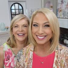💛💛💛 @patjamesdementriqvc ------------------------------ #friends  #friendship #gravergirls #style #fashion #susangraver #susangraverstyle #qvc