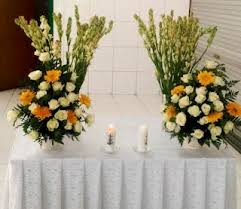 Tanaman ini menhasilkan warna lain seperti merah,ungu. Bunga Untuk Meja Altar Toko Bunga Florist Jakarta Toko Bunga Online Florist Di Jakarta Toko Bunga 24 Jam
