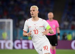 He makes mistakes, like we all do, but his commitment & character. Em 2020 Granit Xhaka Rechnet Mit Medien Ab Hamburger Morgenpost