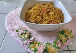 Masukkan kaldu jamur, kecap, garam, dan lada. Cara Mudah Untuk Memasak Bihun Goreng Spesial Sempurna