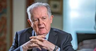 Bogotano, ingeniero civil de la universidad nacional y banquero, sarmiento angulo tiene hoy en día una fortuna estimada en 10.500 millones de dólares. Segun Forbes Estas Son Las Familias Mas Ricas De Colombia Al Punto