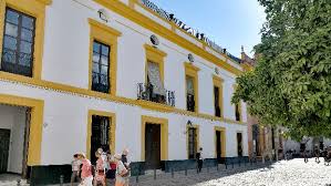 Casas en sevilla capital a partir de 66.000 €, 11 casas con precio rebajado! Sevilla Patrimonio Vendio La Casa Del Patio De Banderas A Un Inquilino Que No Pagaba La Renta