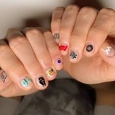 18 diseños de uñas cósmicas que sacarán tu lado más espacial. 15 Ideas Para Pintarle Las Unas A Tu Novio O Mejor Amigo