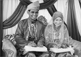 The berinai (henna application) ceremony is held prior to the wedding. Traditional Malay Wedding International Shia News Agency