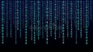 Candado digital sobre un fondo de código binario representando la ciberseguridad y la protección de datos.