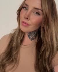 Andrea Sylvester's Instagram, Twitter & Facebook