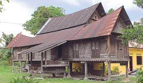 Kami sempat singgah masuk ke dalam rumah kedah yang mempamerkan banyak pameran barangan asli dari kedah seperti pakaian tradisional, pakaian perkahwinan, perkakas dapur, perhiasan rumah dan sejarah bentuk rumah negeri kedah. Fungsi Loteng Harian Metro