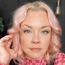 Sara Monroe's Instagram, Twitter & Facebook