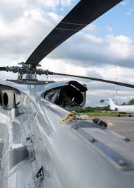El marine one es el helicoptero usado para transportar el presindete de estados unidos. Hw8varlcu13ojm