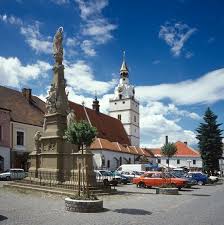 Na náměstí renesanční pírkův dům (tzv. Nahlednuti Do Kulturniho Zivota Ivancic Mistni Kultura