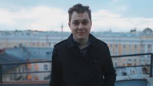У хованского порядка 5 млн подписчиков, он помощник депутата госдумы от лдпр василия власова. Kto Takoj Hovanskij Yutub Eshyo Odin Komik Videobloger Yurij Hovanskij Vkontakte