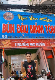 Bên cạnh các tiểu phẩm hài, mạc văn khoa còn ghi dấu ấn với nhiều vai diễn trong các bộ phim điện ảnh nổi tiếng như 30 chưa phải là tết, cua lại vợ bầu. Ghe Nhanh Quan Bun Ä'áº­u Máº¯m Tom Cá»§a Thanh Láº§y Máº¡c VÄƒn Khoa Khai TrÆ°Æ¡ng Sang Nay á»Ÿ Quáº­n 1 Ä'á»‹a Ä'iá»ƒm Äƒn Uá»'ng
