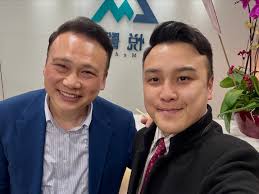 🥂榮幸獲Dr Chu Wai Ming邀請出席🧧 恭喜悠悦醫療新診所開張大吉醫德卓越醫道昌隆•  ♥️感謝護士團隊及好朋友醫生團隊過往一直特別照顧Devin爹訓小弟的客人🙏知道各位醫生都好忙，再次鳴謝各位醫生經常神速回覆💪🏻 #朱偉明醫生